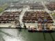 Visão do porto de Santos 3/09/2004 REUTERS/Paulo Whitaker