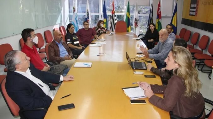 Grupo da Secretaria Estadual de Logística e Transportes participou de reunião na sede do Consórcio Intermunicipal. Foto: Divulgação / Consórcio ABC.