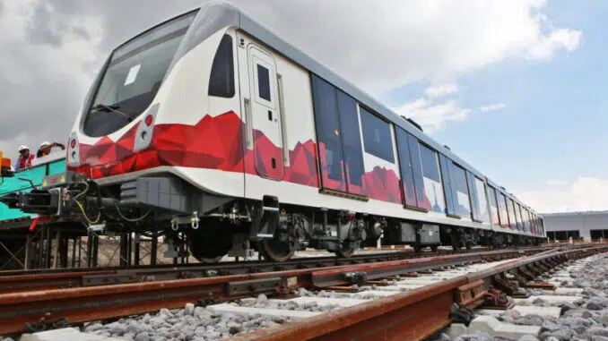 Trem do Metrô de Quito fornecido pela Caf (Epmmq)