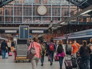 Plataforma recebe trens da Eurostar na estação St. Pancras, em Londres: ligação inédita e simplificada com a Alemanha estará em funcionamento em breve Imagem: Alena Kravchenko/Getty Images