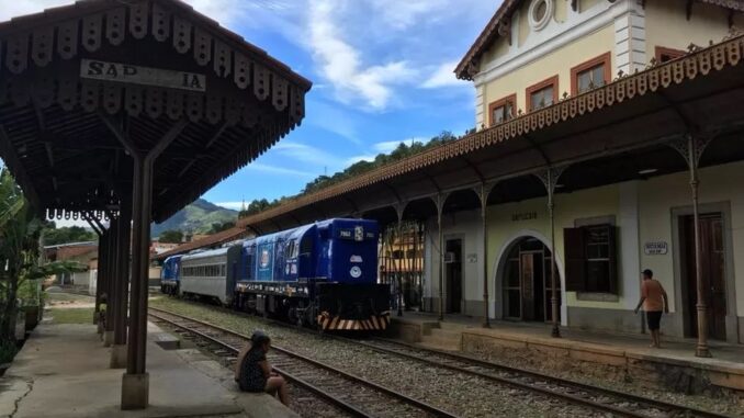 O trem Rio-Minas vai para na Estação de Sapucaia — Foto: ONG Amigos do Trem/Divulgação