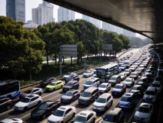 Carros parados em trânsito de Xangai, na China - Aly Song - 10.mar.2021/Reuters