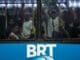 Passageiros em veículo do BRT na zona oeste do Rio Tércio Teixeira/Folhapress