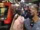 Agente de segurança com câmera acoplada ao seu uniforme na plataforma da linha 8 da estação de trens da Barra Funda Foto: DANIEL TEIXEIRA / ESTADÃO
