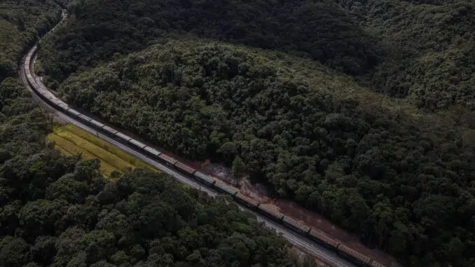 Imagem aérea de ferrovia - Eduardo Anizelli/ Folhapress
