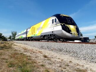 Trem da Brightline, ferrovia que ligará Miami a Orlando no começo de 2023 Reprodução / Wikimedia Commons