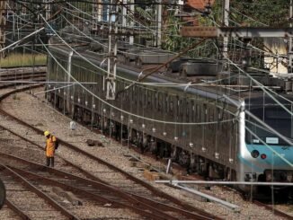 Problemas nos trens acarretam transtornos diários aos usuários — Foto: Agência O Globo