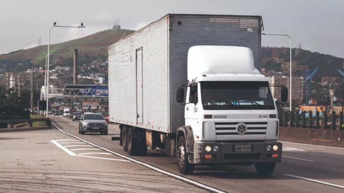 Frete terá alta de 5%, após reajuste de diesel da Petrobras Márcio Menasce