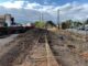 Trecho da área urbana de Cruzeiro (SP) em que equipe da ABPF desenterrou trilhos para recriar ferrovia - Divulgação/ABPF