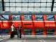 Pessoas em frente a plataforma de trem em Berlim - Annegret Hilse - 1°.jun.2022/Reuters