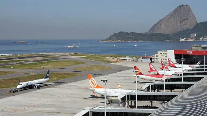 Vista da pista do aeroporto Santos Dumont, no Rio; governo estadual estuda ligar terminal ao aeroporto internacional Tom Jobim (Galeão) por barcas - Divulgação/Infraero