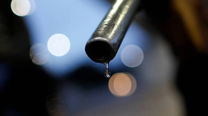 Gasolina na bomba de um posto de combustível - Adriano Machado - 7.mar.2022/Reuters