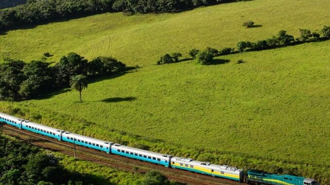 Erosão de talude em Antônio Dias prejudicou a circulação entre o município e a capital mineira — Foto: Vale / Divulgação