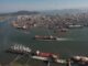 Fila de navios no porto de Santos: governo federal espera privatizá-lo até o fim deste ano — Foto: Anna Carolina Negri/Valor