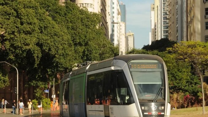 VLT na Praça Mauá, centro do Rio: prefeitura criou órgão para estruturar concessões e PPPs do município — Foto: Leo Pinheiro/Valor