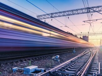 Os trens são fundamentais para o transporte de bilhões de pessoas nas grandes cidades. (Fonte: Shutterstock/Reprodução)