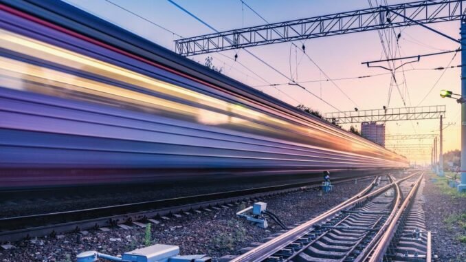 Os trens são fundamentais para o transporte de bilhões de pessoas nas grandes cidades. (Fonte: Shutterstock/Reprodução)