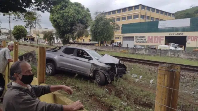 Carro é atingido por trem em Juiz de Fora, foto de arquivo — Foto: Prefeitura de Juiz de Fora/Divulgação