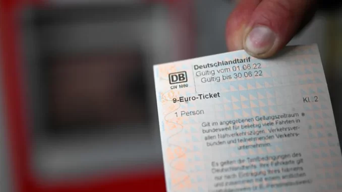 O bilhete de 9 euros da Alemanha - Foto: Ina Fassbender / AFP