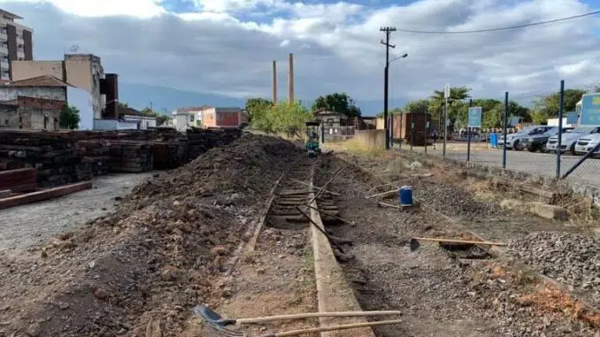 Trilhos foram desenterrados em Cruzeiro (SP) para implantação de rota ferroviária turística - Divulgação/ABPF