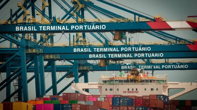 Setor formado pelos portos públicos e terminais privados movimentou 581,3 milhões de toneladas nos primeiros seis meses do ano — Foto: Ana Paula Paiva/Valor