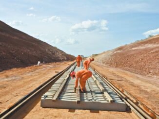 Legenda: A Construtora Marquise segue executado as obras da Transnordestina nos trechos cearenses da ferrovia Foto: Diário do Nordeste / Antônio Vicelmo