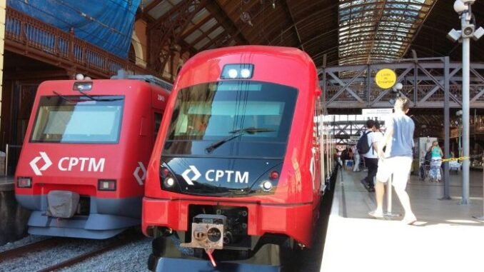 Trem série 8500 estacionado na plataforma da Estação Luz (Foto: CPTM Noticiando)