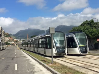 O VLT do Rio de Janeiro passa pelo centro da cidade e também percorre trechos próximos a estações do metrô. Foto: Divulgação