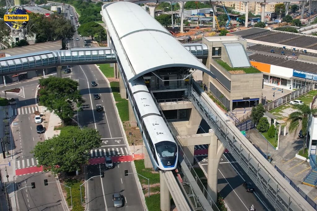 Estação Jardim Colonial, da Linha 15: construção em dois anos comprovou celeridade da implantação do monotrilho (iTechdrones)