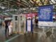 Segurança do metrô observa mulher passando pelo detector de metal na estação Dom Pedro 2º, da linha 2-Vermelha - Divulgação