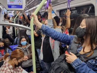 Visão interna de um vagão do metro linha 5-Lilas, em São Paulo - Rivaldo Gomes - 09.set.2022/ Folhapress