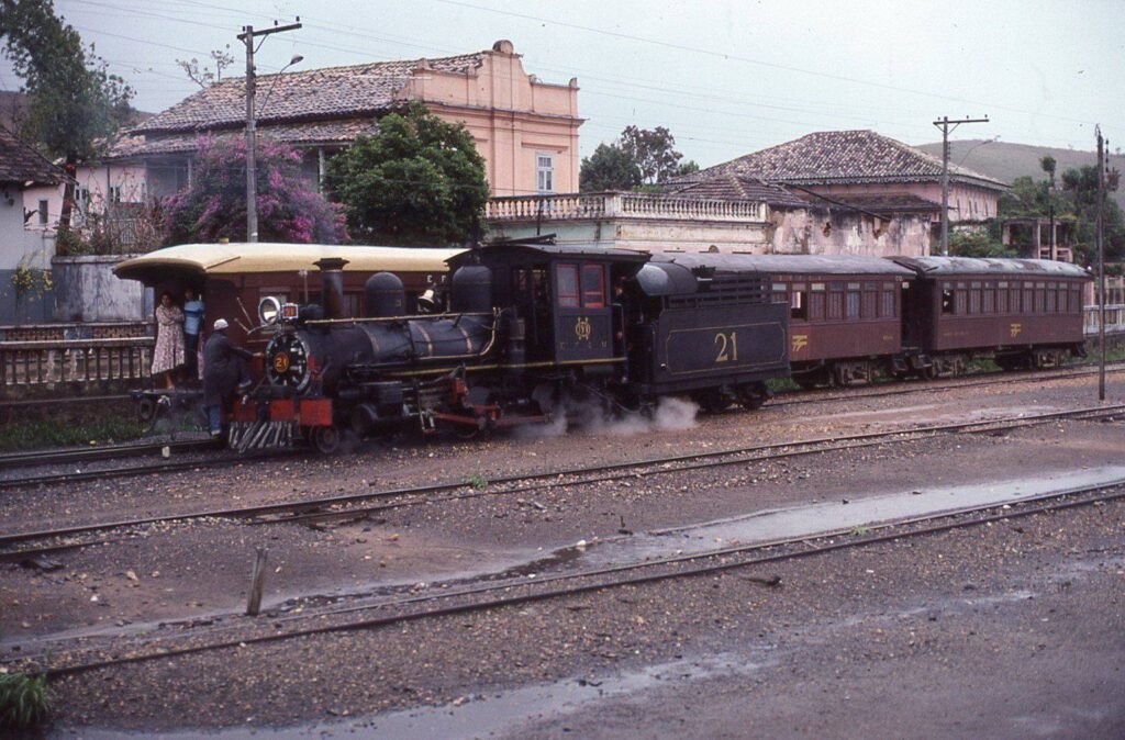 Locomotiva 12 próximo a estação de Aureliano Mourão – Ano 1935 – Acervo Neom ABPF
