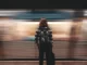 Nas principais economias avançadas, há mais viagens ao escritório nos dias do meio da semana. Segundas e sextas-feiras tendem a mostrar grandes quedas no comparecimento — Foto: Unsplash