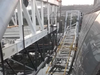 Ponte metálica caiu no rio Pinheiros — Foto: Arquivo Pessoal