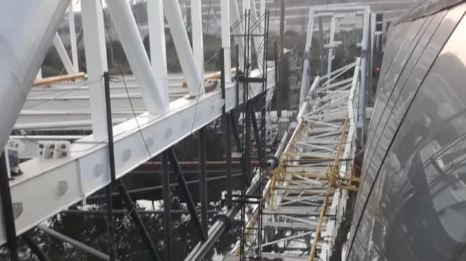 Ponte metálica caiu no rio Pinheiros — Foto: Arquivo Pessoal