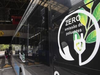 Ônibus elétrico no terminal de Santo Amaro, em São Paulo - Eduardo Knapp/Folhapress