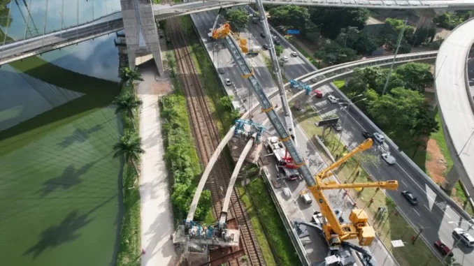 Vigas da Linha 17–Ouro do Monotrilho do Metrô de São Paulo em obra na Marginal Pinheiros — Foto: Divulgação