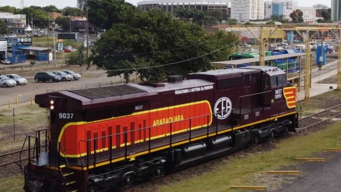 Locomotiva restaurada pela concessionária Rumo viajará o país com as cores da extinta Estrada de Ferro Araraquara - Tetê Viviani/Prefeitura de Araraquara