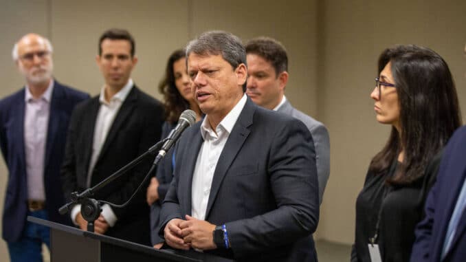 Governador eleito Tarcísio de Freitas com equipe de transição - Danilo Verpa/Folhapress