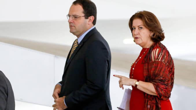 O ex-ministro da Fazenda, Nelson Barbosa, e a ex-presidente da Caixa, Miriam Belchior, integram o gabinete de transição de Lula - Pedro Ladeira - 19.mai.2015/Folhapress