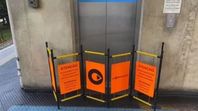 Elevador está sem funcionar na Estação de trem da Vila Olímpia, na Zona Sul — Foto: Hermínio Bernardo/TV Globo