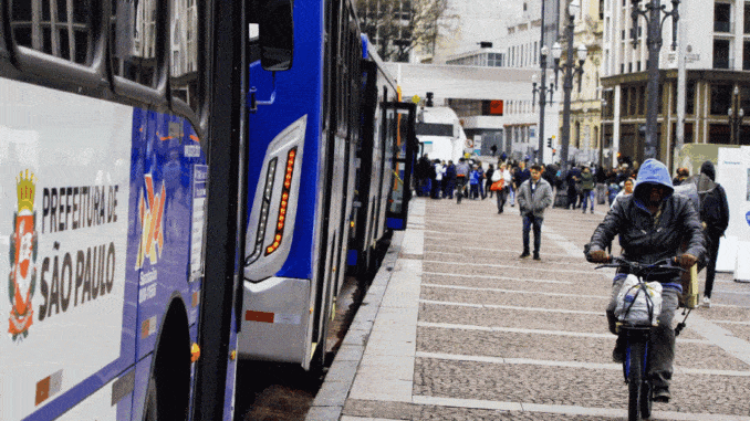 Ônibus em SP: tarifa em 2023 deve ser congelada. (Fabio Vieira/Getty Images)