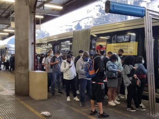 Com a decisão do prefeito Ricardo Nunes, a tarifa de ônibus da capital não deve sofrer reajuste em 2023, permanecendo em R$ 4,40 - Rivaldo Gomes - 9.set.22/Folhapress
