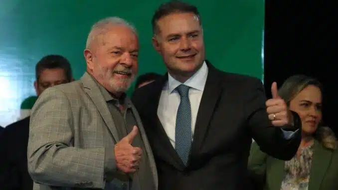 O presidente Lula ao lado de Renan Filho, escolhido para o Ministério dos Transportes - 29.dez.2022-Fátima Meira/Futura Press/Folhapress
