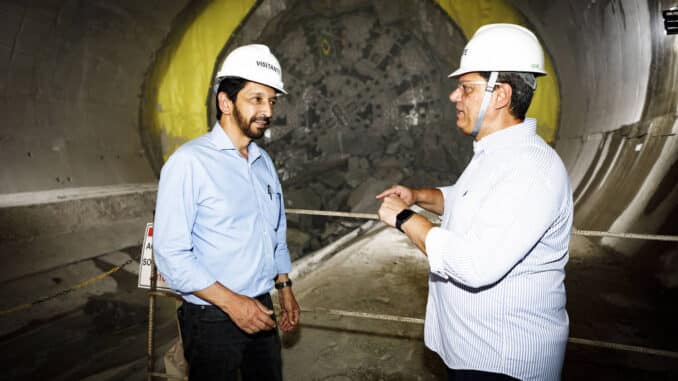 O prefeito Ricardo Nunes e o governador Tarcísio de Freitas visitam obras da linha 6-laranja do Metrô na Freguesia do Ó, onde está o tatuzão - Rubens Cavallari/Folhapress