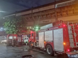 Equipe dos Bombeiros na estação do metrô de Triagem, na Zona Norte - Foto: Reprodução / Twitter