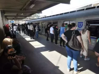 Passageiros embarcam no metrô de Belo Horizonte: operação foi concedida à Comporte Participações em dezembro de 2022 (foto: Gladyston Rodrigues/EM/D.A. Press 2/12/21 )