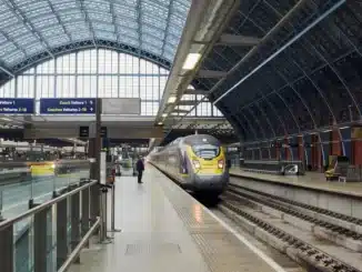 Um trem da linha Eurostar chega de Paris na estação de St. Pancras, em Londres - Foto: Suzie Howell/The New York Times
