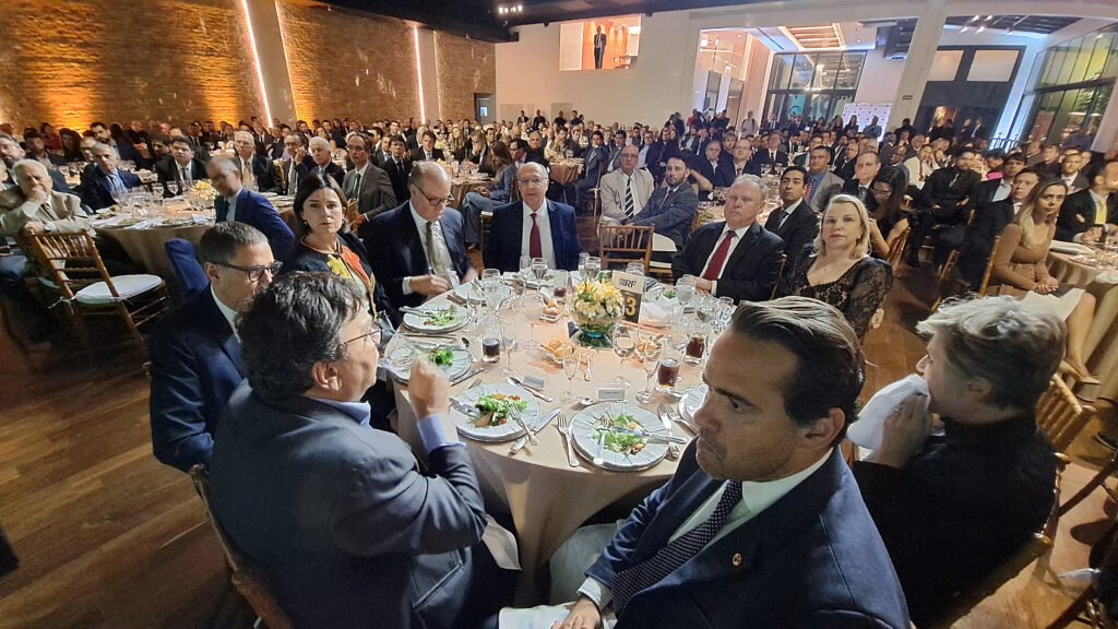 Jantar reuniu cerca de 400 pessoas em São Paulo