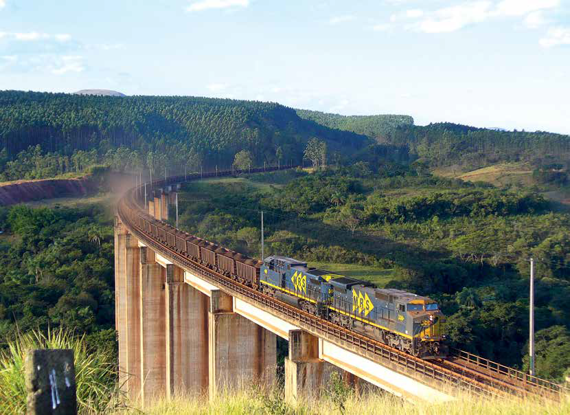 Trem de minério da MRS em trecho da Ferrovia do Aço - Fotos: Divulgação/IHHA